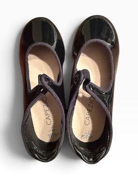 Tap Dancing Shoes Capezio Black
Patent Leather Elastic Closure 11 1/2 W
Children